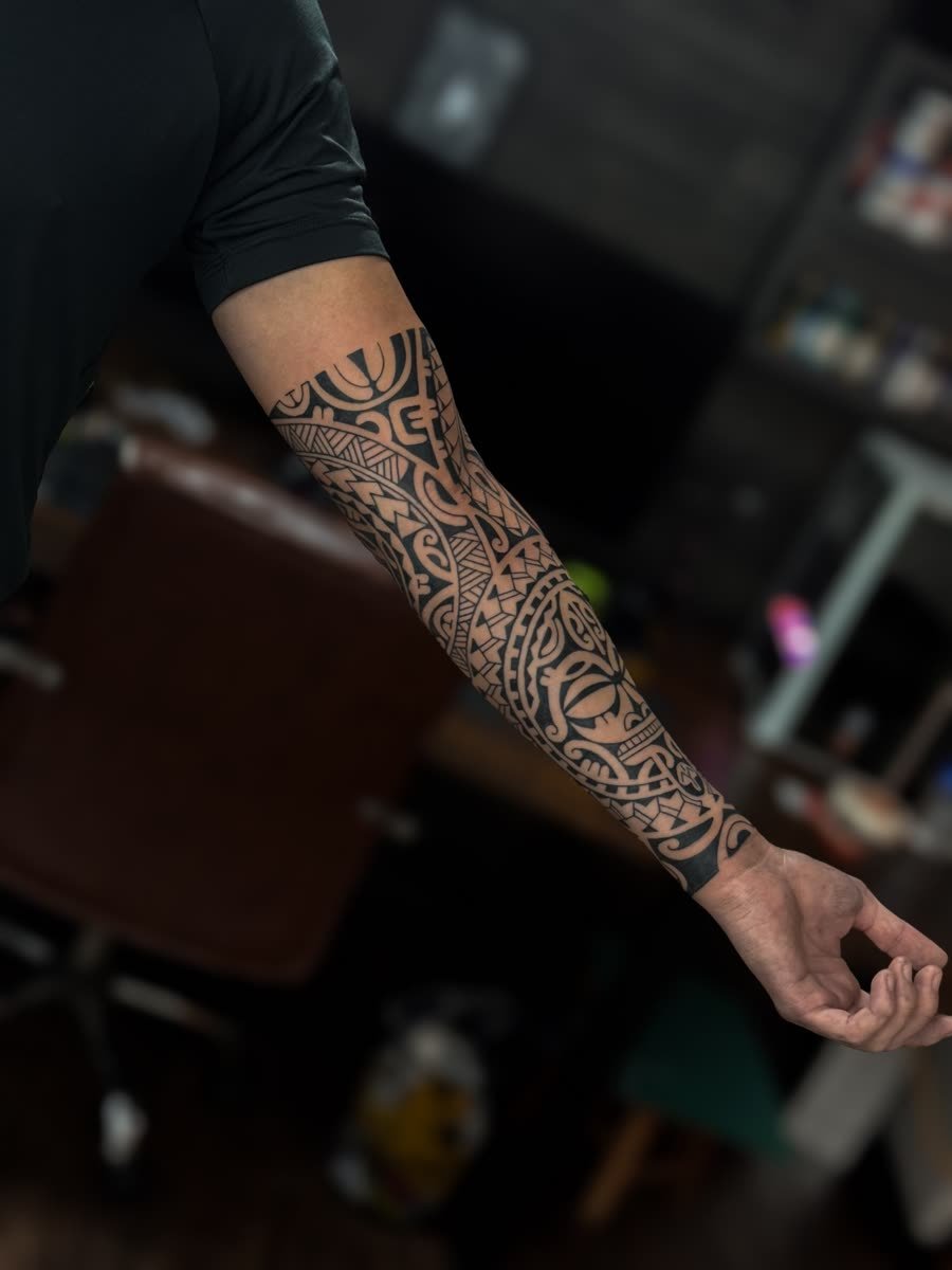 Tatuagem polinésia: antebraço